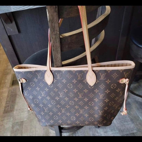 Handbags - Beautiful Louis Vuitton Neverfull